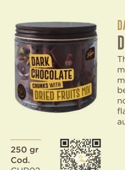 Dark chocolate chunks with dried fruits mix
