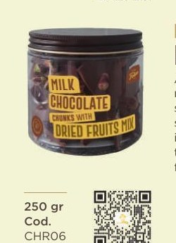 Milk chocolate chunks with dried fruits mix