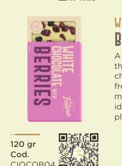 White chocolate bar with berries